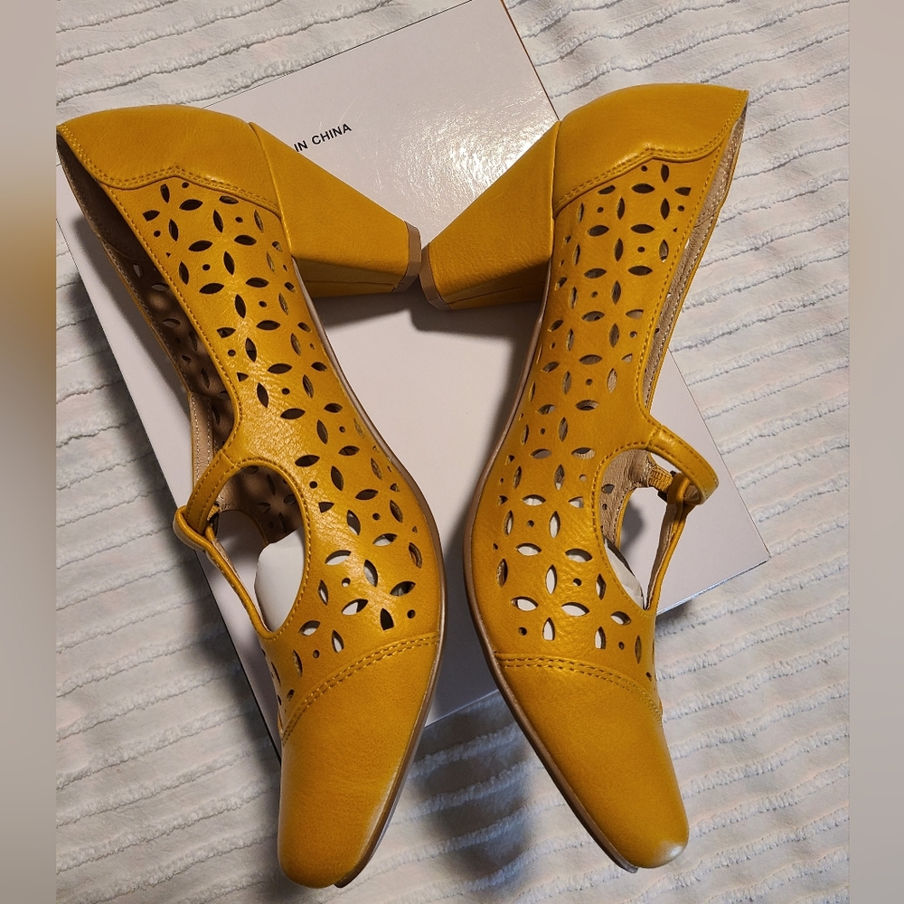 NWT ModCloth - Chelsea Crew Milan Heels - Mustard - Picture 6 of 6